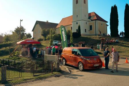 Otvoritev e-polnilnice